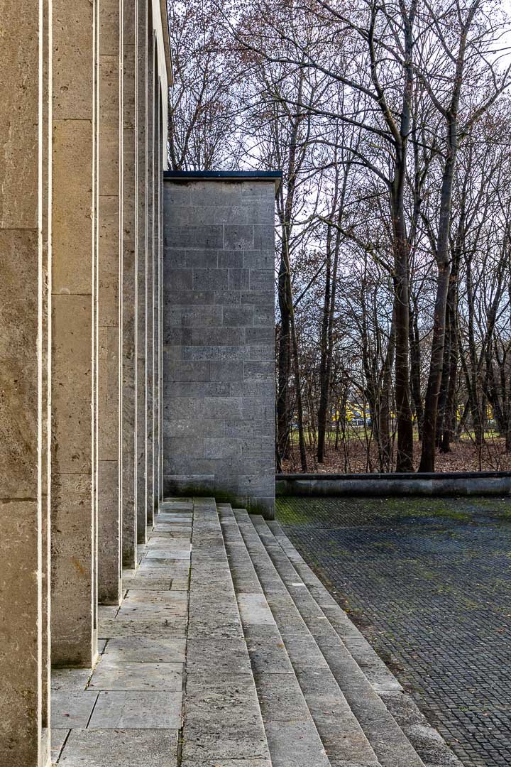 Ehrenhalle,Ludwigsfeld