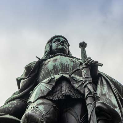 Theresienplatz Martin-Behaim-Denkmal 