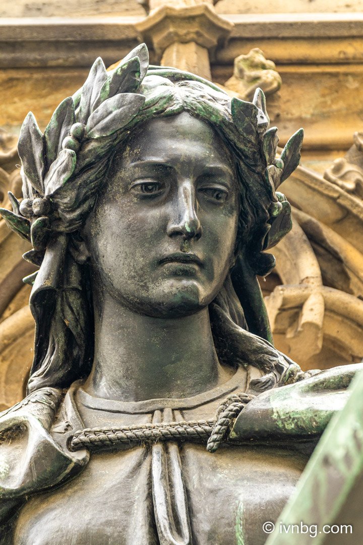 Theresienplatz Martin-Behaim-Denkmal 