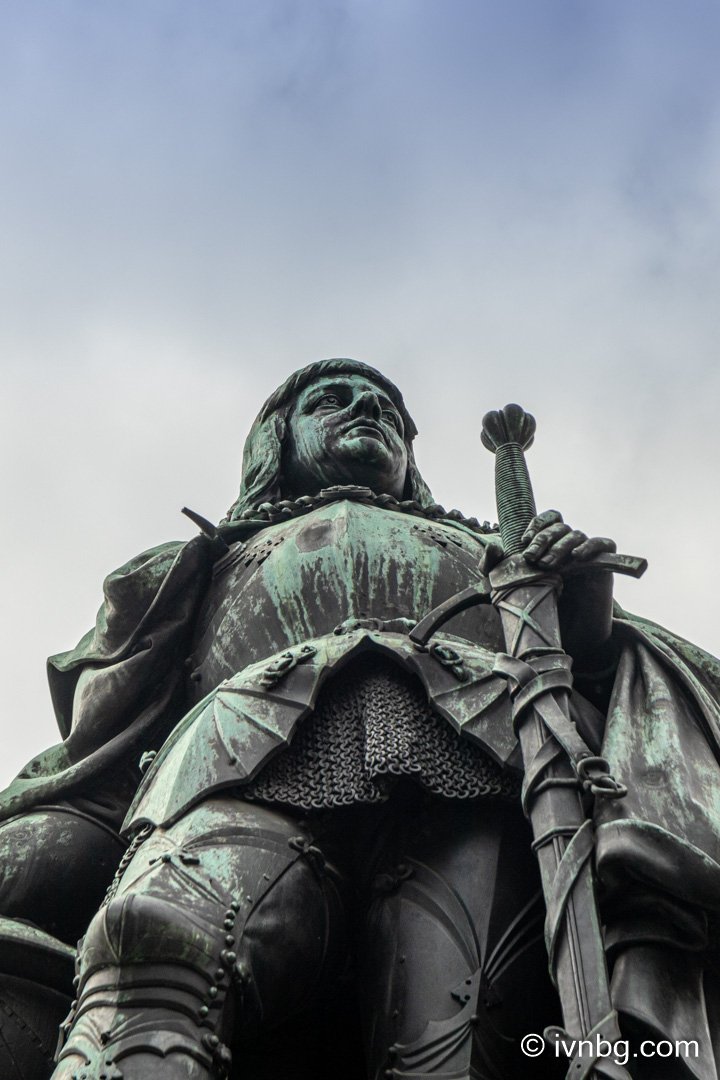 Theresienplatz Martin-Behaim-Denkmal 